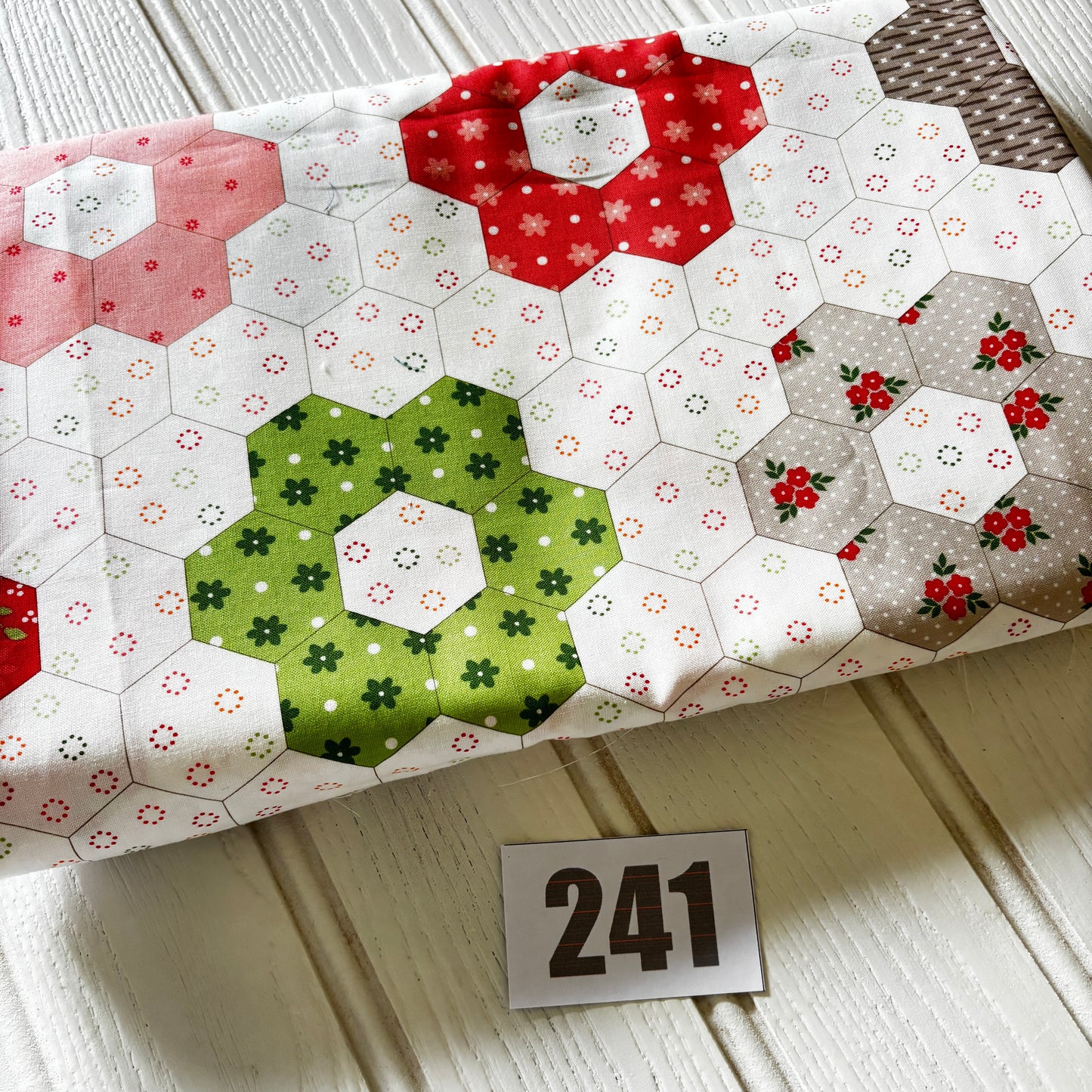 3 pieces of Moda cheater print totalling 2-3m (241)