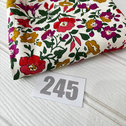 LIberty large scale floral approx 1m (245)